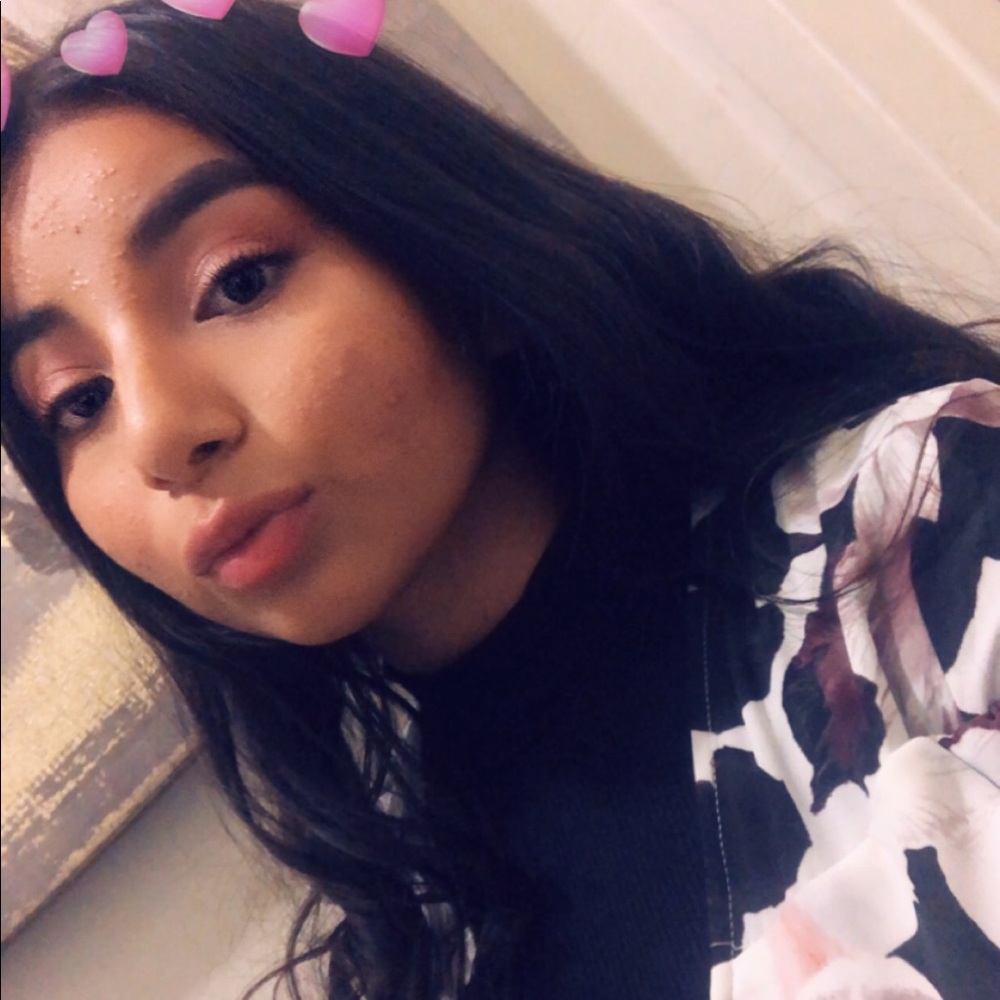 Meet your Posher, Abril